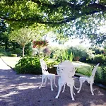 Alojamento de Acomodação e Pequeno-almoço Familiale Au Prieure Avec Acces Parc Et Grandes - Fr-1-589-736