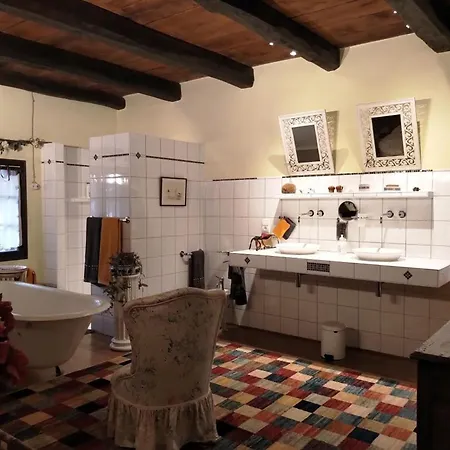 Familiale Au Prieure Avec Acces Parc Et Grandes Bed & Breakfast 3*